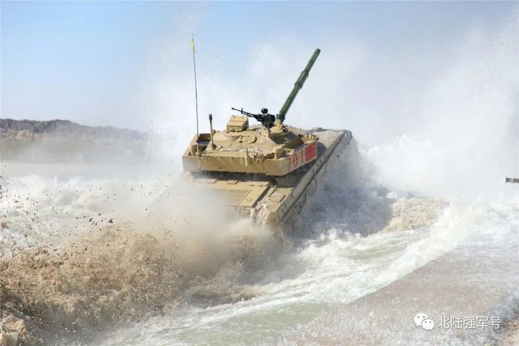 Китайские танки отправились на «АрМИ-2020»