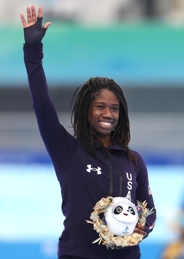 Американская конькобежка Э. Джексон завоевала олимпийское золото на дистанции 500 м