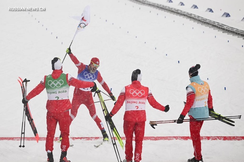 Сборная ОКР завоевала олимпийское золото в лыжной эстафете 4х10 км среди мужчин