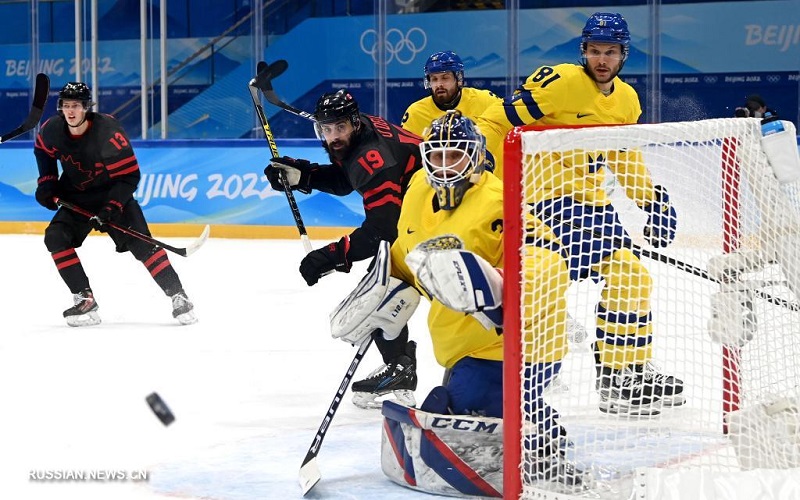 Мужская сборная Швеции по хоккею обыграла команду Канады в четвертьфинале на Олимпийских играх в Пекине