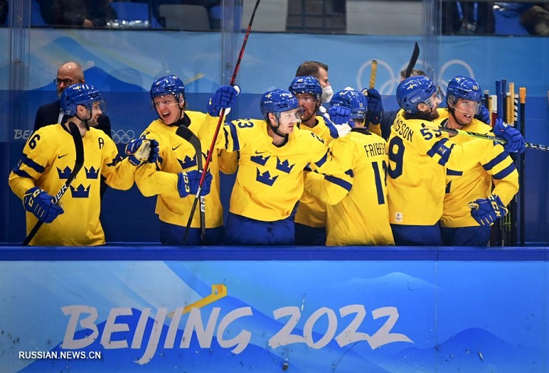 Мужская сборная Швеции по хоккею обыграла команду Канады в четвертьфинале на Олимпийских играх в Пекине