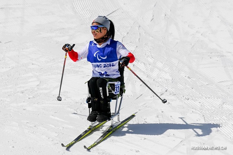 Китайская лыжница Ян Хунцюн завоевала золото в женской гонке на длинную дистанцию в классе 