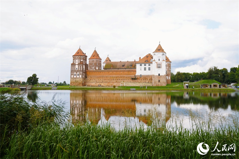 Фоторепортаж: древний замок на банкноте белорусского рубля