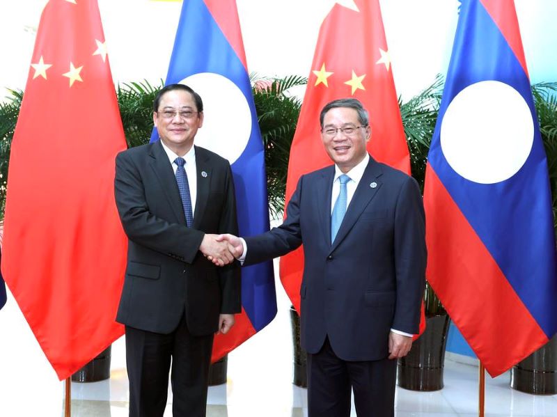 Премьер Госсовета КНР провел встречу с премьер-министром Лаоса
