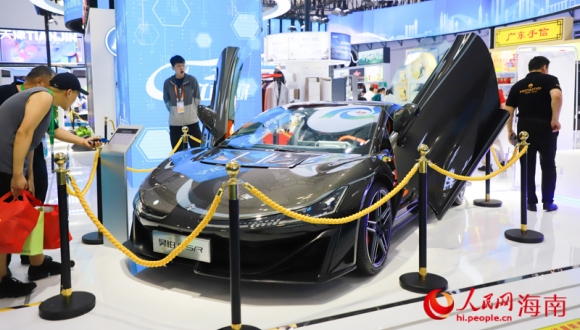 Китайские автомобили представлены на Китайской международной выставке потребительских товаров                    13 апреля в Хайнаньском международном выставочном центре открылась 4-я Китайская международная выставка потребительских товаров. 