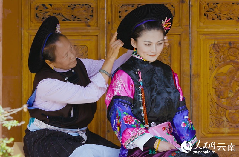 В Юньнане возрождают традиционную вышивку Дяньнань