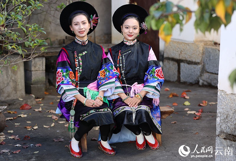 В Юньнане возрождают традиционную вышивку Дяньнань