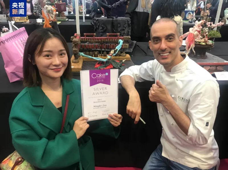 Кондитер из Уханя готовит десерты в виде древних артефактов