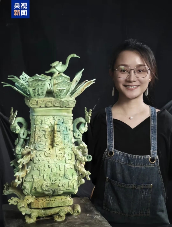 Кондитер из Уханя готовит десерты в виде древних артефактов