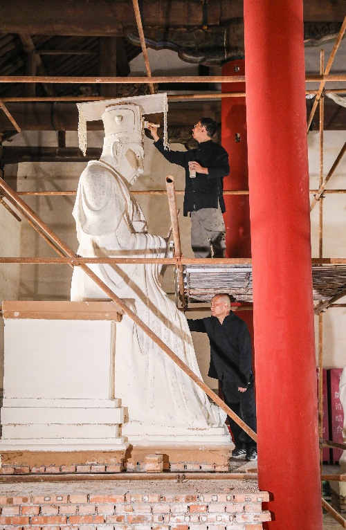 Китайский художник восстанавливает фрески, незаконно вывезенные за границу