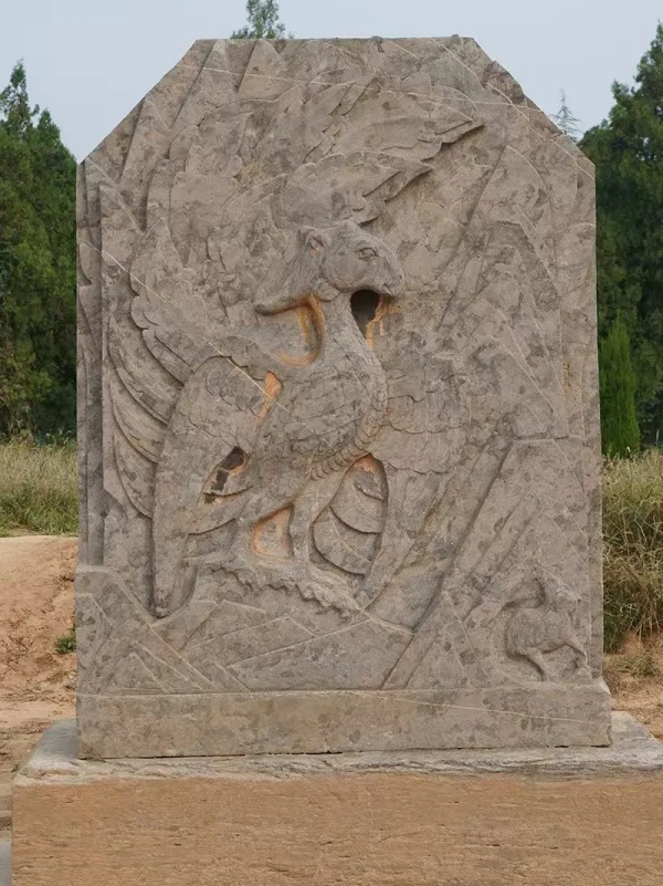 Тысячелетние каменные стражи среди пшеничных полей в Гунъи