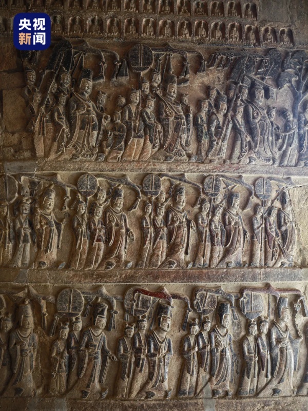 Тысячелетние каменные стражи среди пшеничных полей в Гунъи