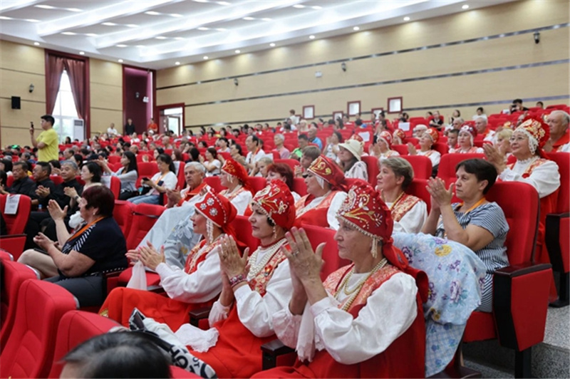 В Суйфэньхэ открылся первый китайско-российский хоровой фестиваль