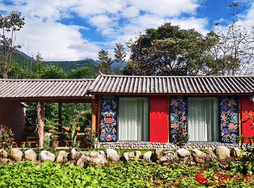 В Юньнане опустевшая деревня оживилась благодаря музыке