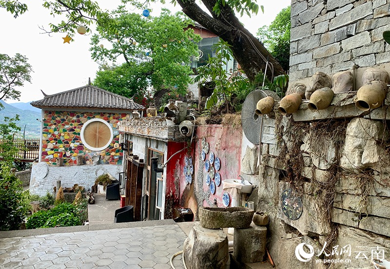 В Юньнане опустевшая деревня оживилась благодаря музыке