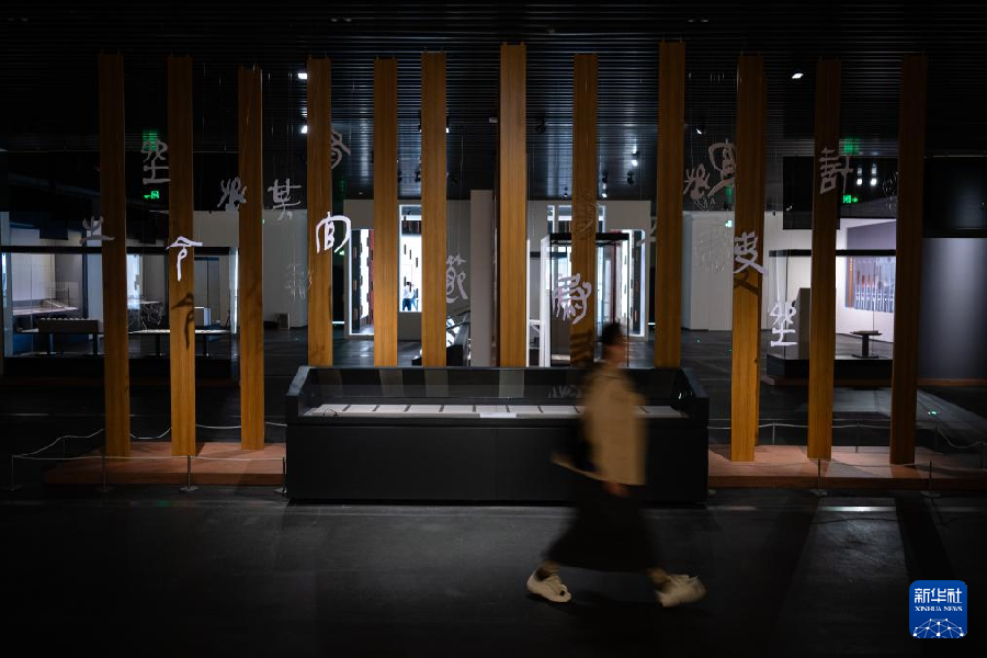 В Китае выставлены бамбуковые свитки возрастом 2400 лет