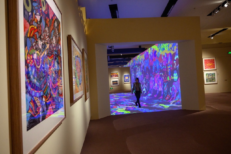 Выставка картин народных умельцев открылась в Национальном музее Китая