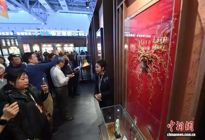 Выставка в Цзилине представила редкие образцы женьшеня