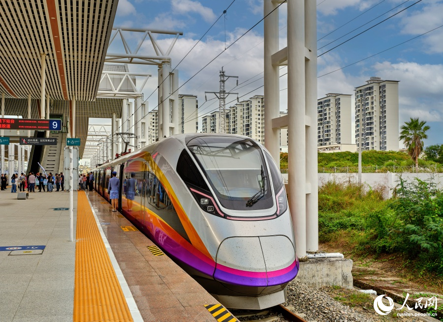 Тематические туристические поезда «Саньлэ» в Санья отмечают год успешной работы