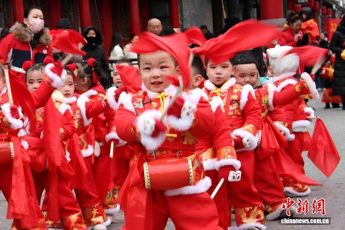Детские представления прошли в древнем городе Чжаоюй