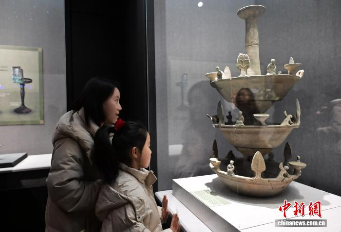 Выставка древних китайских осветительных приборов открылась в провинции Хэбэй