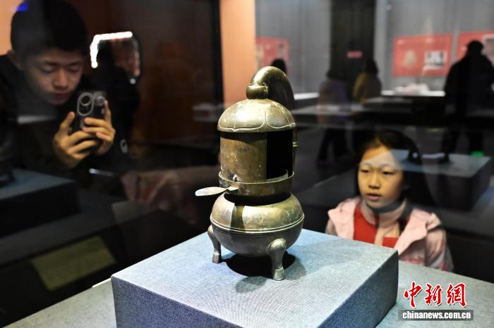 Выставка древних китайских осветительных приборов открылась в провинции Хэбэй