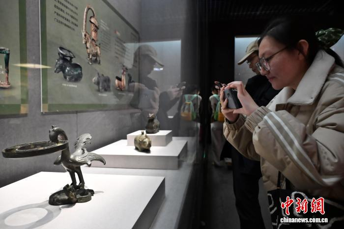 Выставка древних китайских осветительных приборов открылась в провинции Хэбэй
