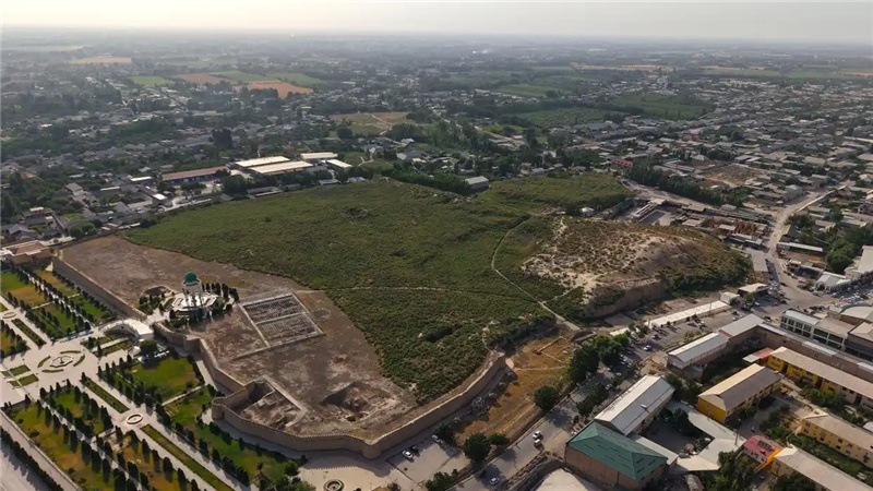 Археологи из Китая и Узбекистана раскопали останки стен городища Кува