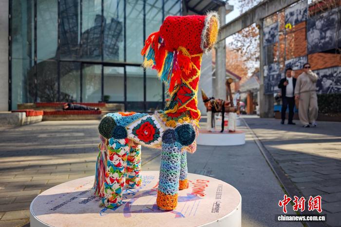 В Нанкине открылась необычная уличная выставка в честь года Лошади