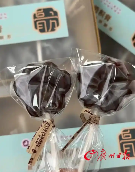 В Фошане больница представила лечебные леденцы на основе препаратов ТКМ