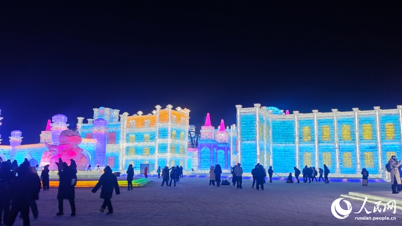Большой мир льда и снега в Харбине приглашает всех желающих в сказочное путешествие
