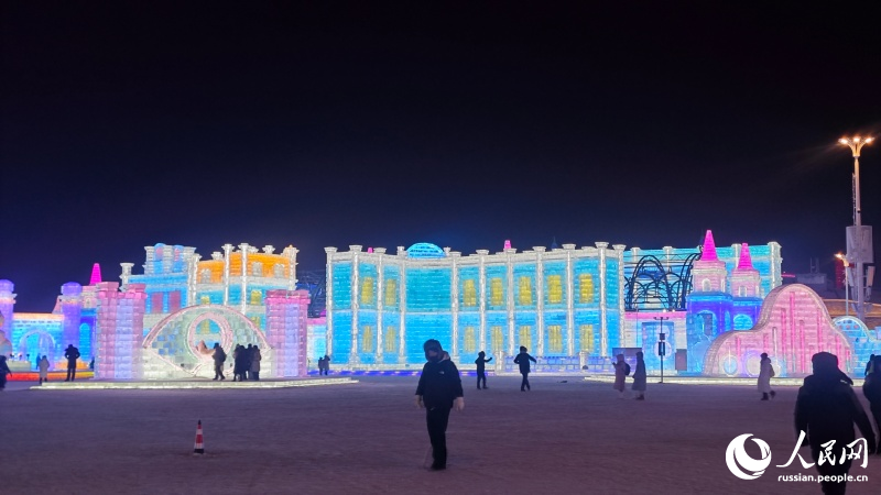 Большой мир льда и снега в Харбине приглашает всех желающих в сказочное путешествие