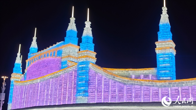 Большой мир льда и снега в Харбине приглашает всех желающих в сказочное путешествие