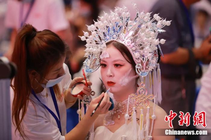 Китайский поселок Дайси поставляет косметику более чем в 70 стран и регионов