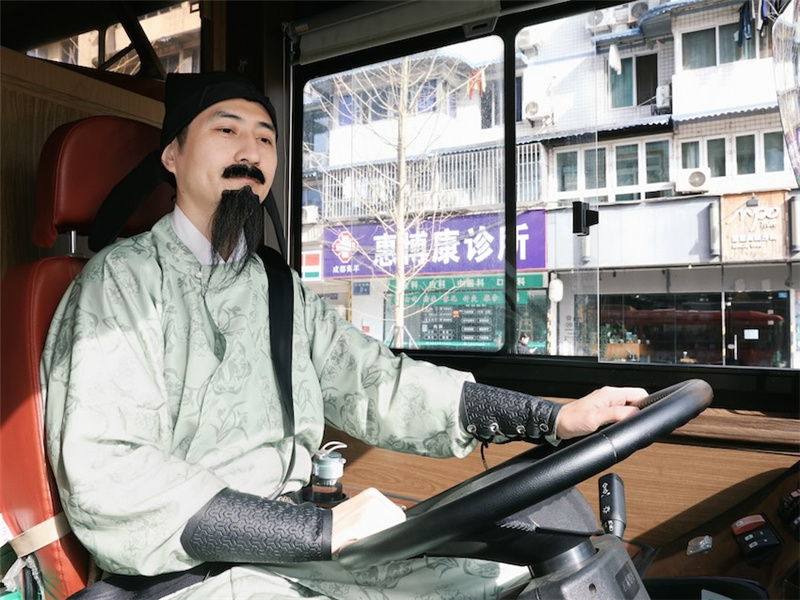 В Чэнду курсирует поэтический автобус