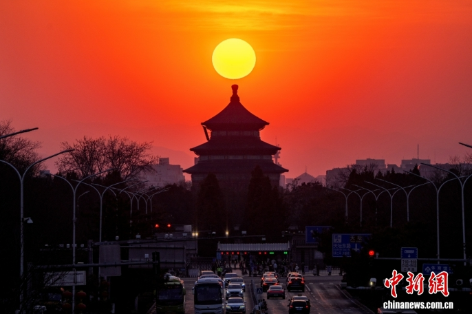 «Парящее солнце» у Храма Неба в Пекине