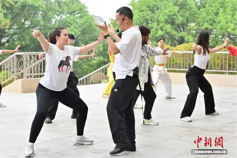 Иностранные студенты в Китае отметили первый Международный день тайцзицюань