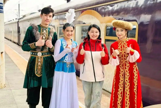 Синьцзян запускает новые туристические поезда в формате «отелей на колесах»