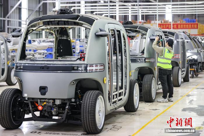 Производство беспилотных микроавтобусов в Гуйяне