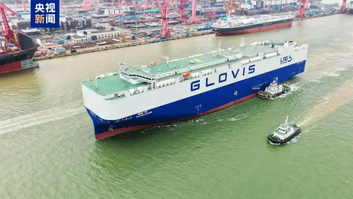 Автомобилевоз на 10 800 машин отправился на испытания в море