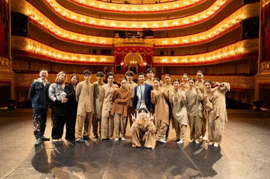 Современный танец из Шэньчжэня представлен на сцене Санкт-Петербург