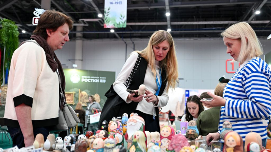 Международная выставка Russia-China Expo стала площадкой обменов и сотрудничества                    Международная выставка Russia-China Expo проходит с 17 по 18 августа в международном выставочном центре "Казань Экспо" в рамках 4-го Международного форума "Ростки: Россия и Китай -- взаимовыгодное сотрудничество".