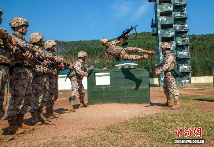 Вооружённая полиция Китая провела тренировочные занятия в Гуанси