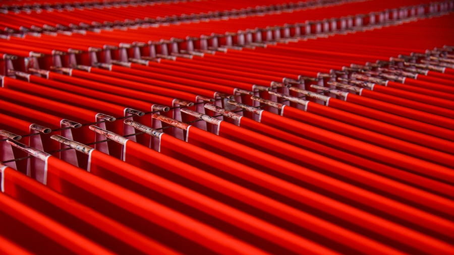 В небольшом поселке в Аньхое кипит работа по изготовлению новогодних украшений                    Приближается праздник Весны, и рынки новогодних товаров по всей стране переходят в режим «праздничного бума».  