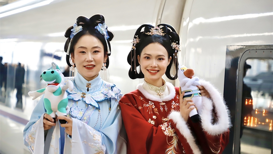 В Ганьсу запущен «передвижной музей на скоростном поезде»                    Недавно был запущен поезд G848 из Ланьчжоу /провинция Ганьсу, Северо-Западный Китай/ в Гуанчжоу /провинция Гуандун, Южный Китай/.