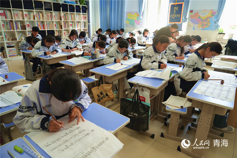 В Цинхае дисциплины, связанные с нематериальным культурным наследием, включают в школьную программу