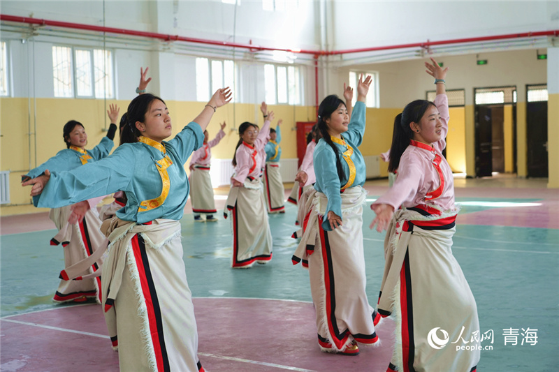 В Цинхае дисциплины, связанные с нематериальным культурным наследием, включают в школьную программу