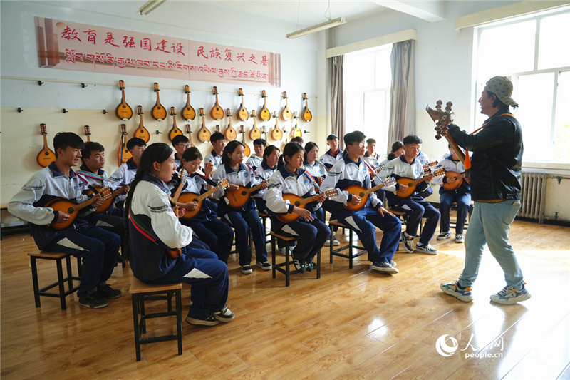 В Цинхае дисциплины, связанные с нематериальным культурным наследием, включают в школьную программу