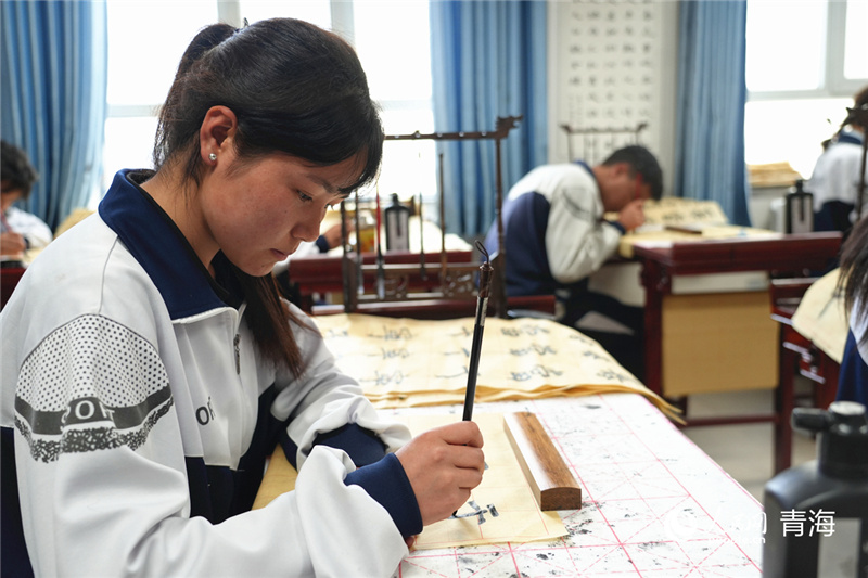 В Цинхае дисциплины, связанные с нематериальным культурным наследием, включают в школьную программу