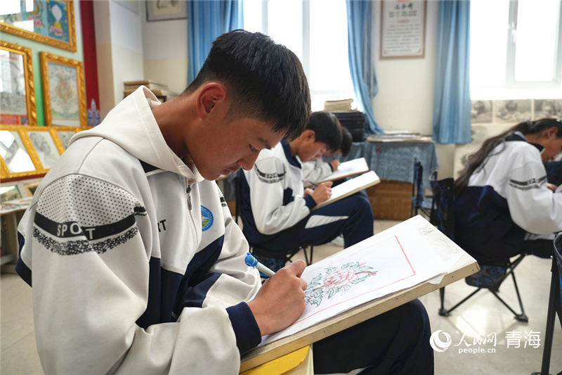 В Цинхае дисциплины, связанные с нематериальным культурным наследием, включают в школьную программу